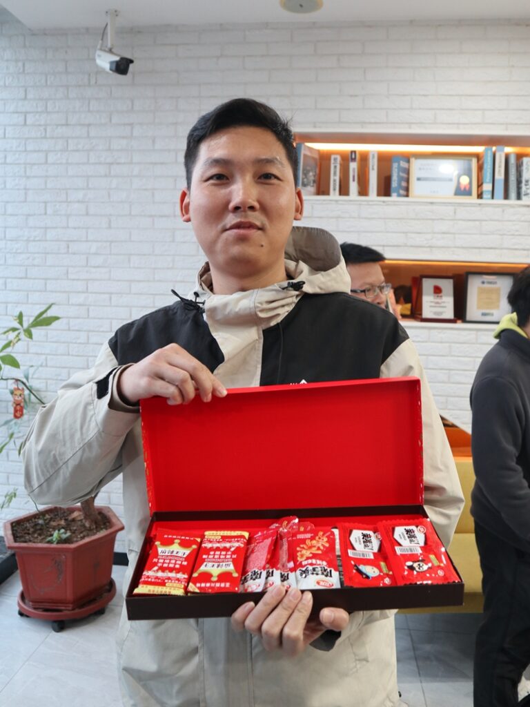 PTI 圣诞奇趣派对:暖意在礼物间流淌(images 4)